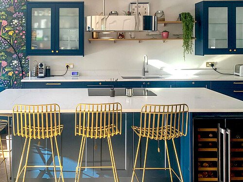 Vibrant blue theme- KT13- filming photoshoot location-06