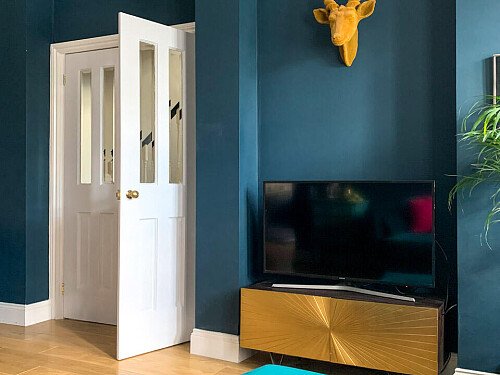 Vibrant blue theme- KT13- filming photoshoot location-09