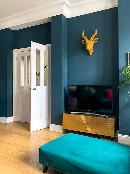 Vibrant blue theme- KT13- filming photoshoot location-09