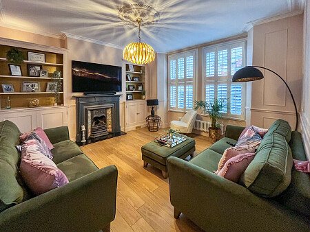 Vibrant blue theme- KT13- filming photoshoot location-11