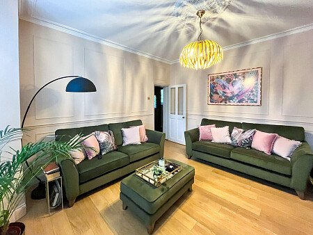 Vibrant blue theme- KT13- filming photoshoot location-15