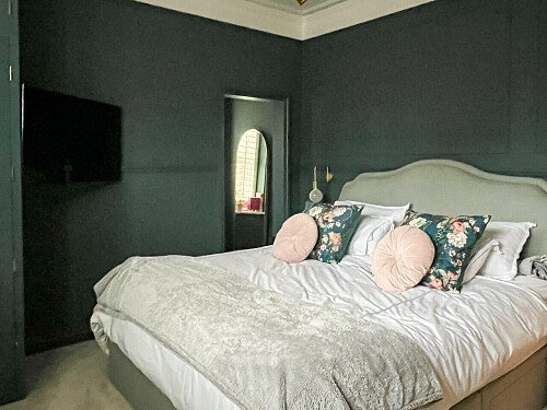 Vibrant blue theme- KT13- filming photoshoot location-23