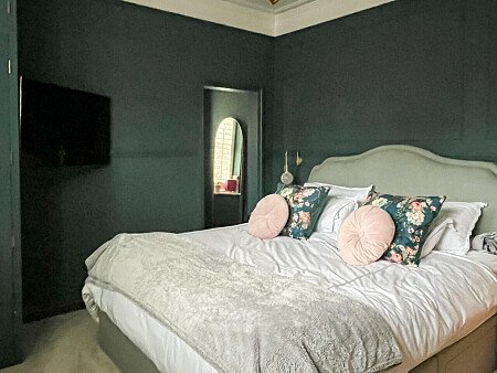 Vibrant blue theme- KT13- filming photoshoot location-23