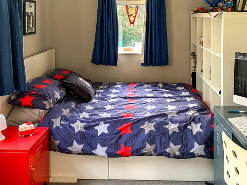 Vibrant blue theme- KT13- filming photoshoot location-28