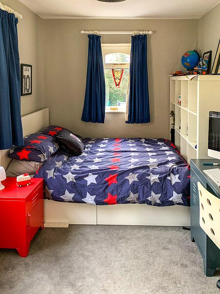 Vibrant blue theme- KT13- filming photoshoot location-28