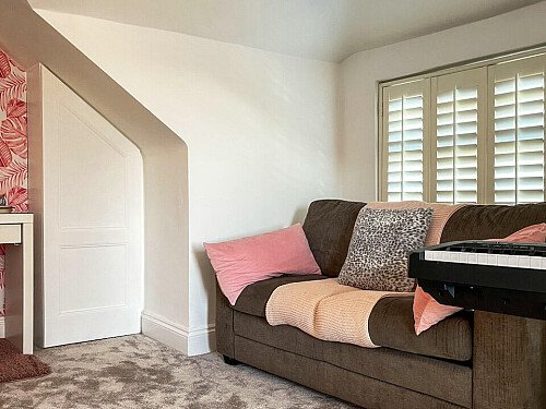 Vibrant blue theme- KT13- filming photoshoot location-31