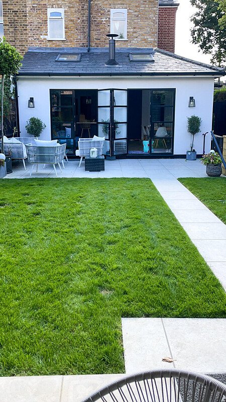 Vibrant blue theme- KT13- filming photoshoot location-38