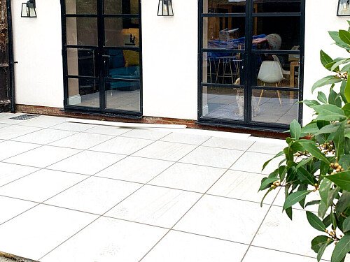 Vibrant blue theme- KT13- filming photoshoot location-39