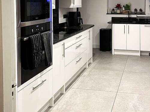 Geometrtic wall paper-  HA5- filming photoshoot location-06