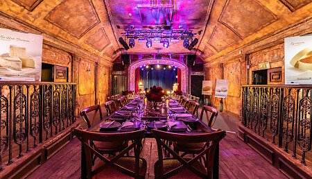 Curved ceiling theatre -London- filming photoshoot location-01