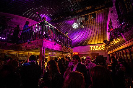Curved ceiling theatre -London- filming photoshoot location-04
