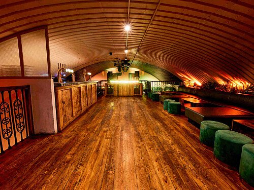 Curved ceiling theatre -London- filming photoshoot location-03