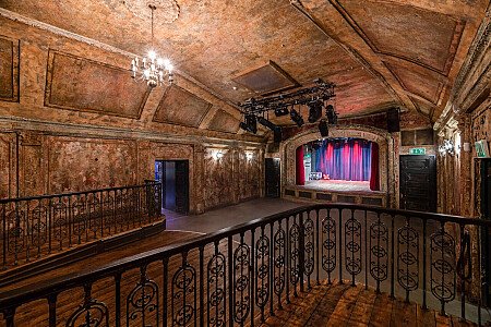 Curved ceiling theatre -London- filming photoshoot location-05