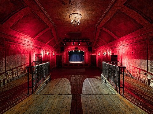 Curved ceiling theatre -London- filming photoshoot location-08