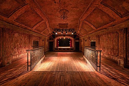 Curved ceiling theatre -London- filming photoshoot location-07