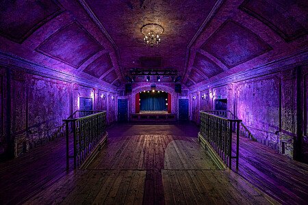 Curved ceiling theatre -London- filming photoshoot location-09