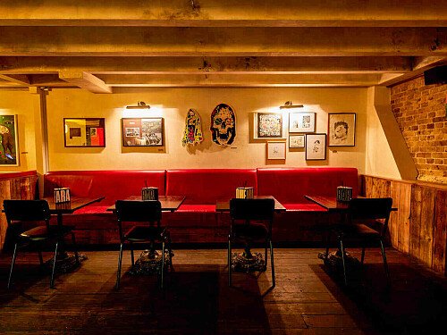 Curved ceiling theatre -London- filming photoshoot location-16