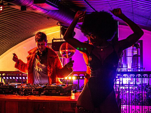 Curved ceiling theatre -London- filming photoshoot location-15