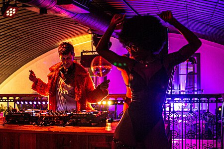 Curved ceiling theatre -London- filming photoshoot location-15