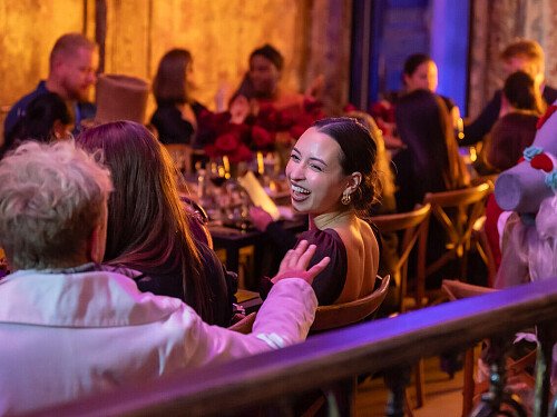 Curved ceiling theatre -London- filming photoshoot location-19