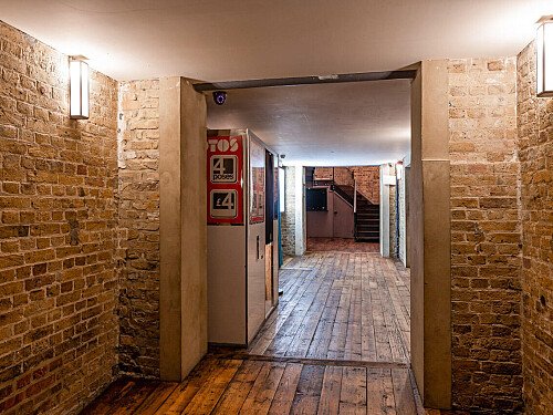 Curved ceiling theatre -London- filming photoshoot location-24