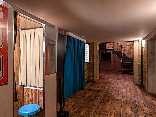 Curved ceiling theatre -London- filming photoshoot location-25