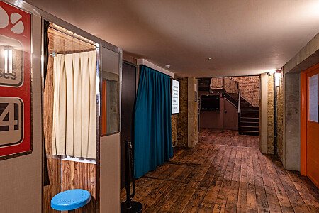 Curved ceiling theatre -London- filming photoshoot location-25