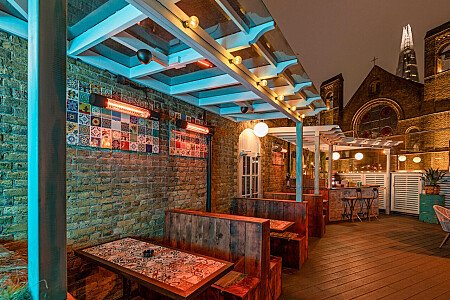 Curved ceiling theatre -London- filming photoshoot location-26