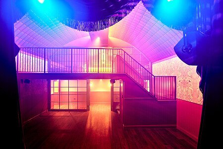 Cosy curved ceiling bar-London- filming photoshoot location-3