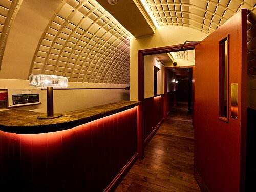 Cosy curved ceiling bar-London- filming photoshoot location-5