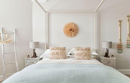 Calm, peaceful, white house, Bournemouth- filming photoshoot location-03