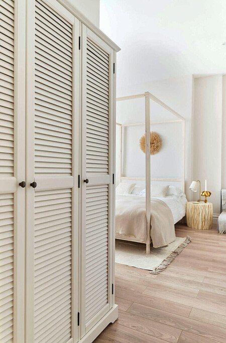 Calm, peaceful, white house, Bournemouth- filming photoshoot location-13