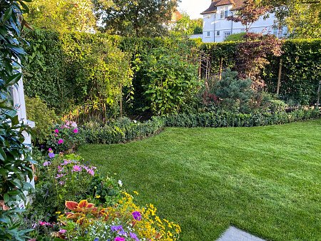 Colourful flowerbeds- London -  filming photoshoot location-22