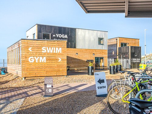 Beachfront swimming pool - Filming Photoshoot Locations-08