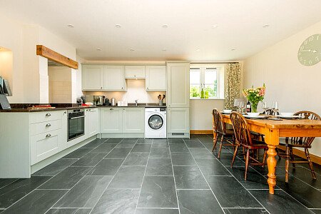 Exposed ceiling beams- GU32-  filming photoshoot location-02