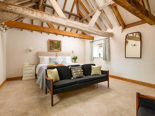 Exposed ceiling beams- GU32-  filming photoshoot location-03