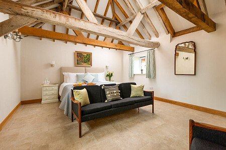 Exposed ceiling beams- GU32-  filming photoshoot location-03