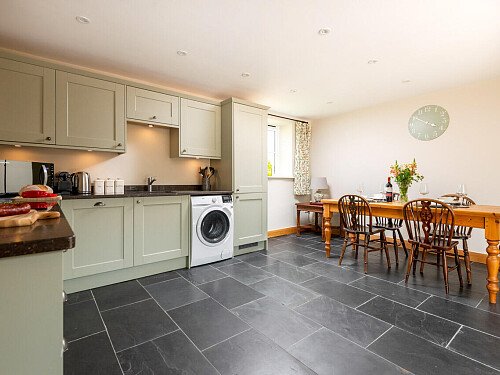 Exposed ceiling beams- GU32-  filming photoshoot location-05