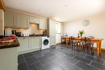 Exposed ceiling beams- GU32-  filming photoshoot location-05