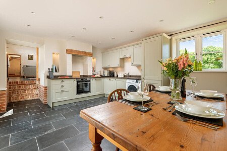 Exposed ceiling beams- GU32-  filming photoshoot location-06