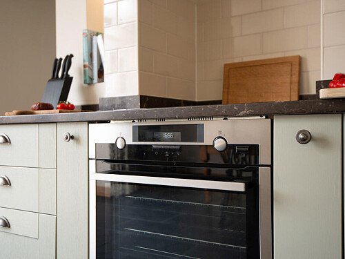 Exposed ceiling beams- GU32-  filming photoshoot location-07