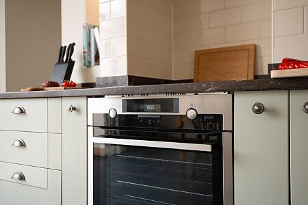 Exposed ceiling beams- GU32-  filming photoshoot location-07