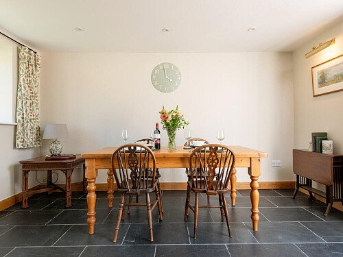 Exposed ceiling beams- GU32-  filming photoshoot location-09