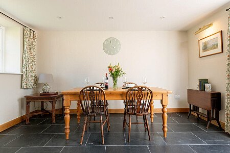 Exposed ceiling beams- GU32-  filming photoshoot location-09