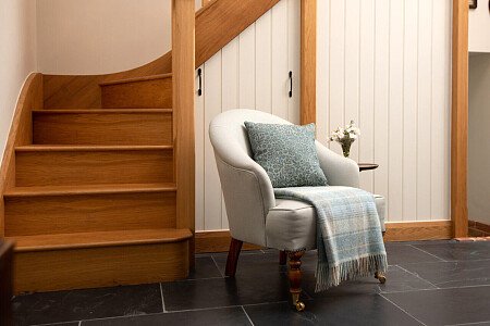 Exposed ceiling beams- GU32-  filming photoshoot location-14