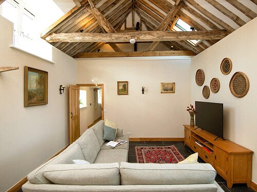 Exposed ceiling beams- GU32-  filming photoshoot location-13