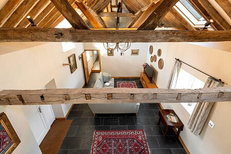 Exposed ceiling beams- GU32-  filming photoshoot location-16