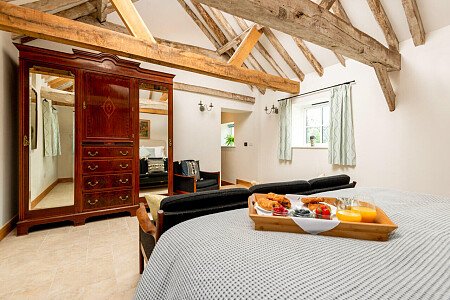 Exposed ceiling beams- GU32-  filming photoshoot location-18