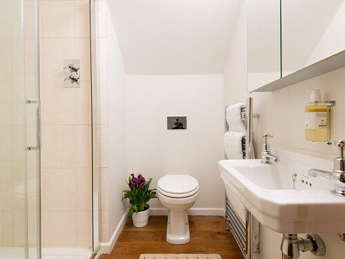 Exposed ceiling beams- GU32-  filming photoshoot location-23