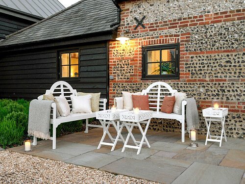 Exposed ceiling beams- GU32-  filming photoshoot location-24